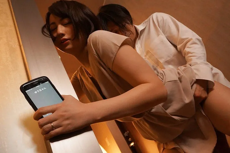 Cô vợ đi họp lớp rồi địt với nyc mặc cho ông chồng ở nhà chờ