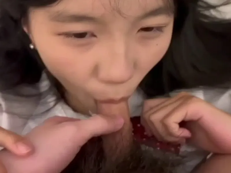Em loli dễ thương mút cây hàng biến em thành con em đĩ nứng lồn p2